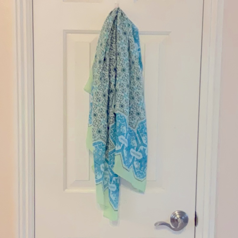 🧣 CHICO’S PRINT SCARF 🧣
